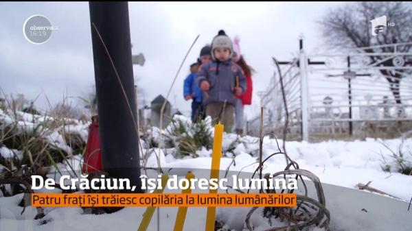 Patru copii îi cer Moşului un singur lucru: să le aducă lumină!