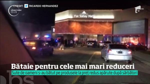 S-au bătut pentru reduceri: Haos şi scene violente au fost surprinse în mallurile americane (VIDEO)