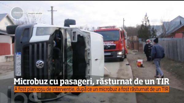 Microbuz cu pasageri, răsturnat de un TIR. Şase oameni au fost răniţi