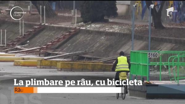 Inconştienţă la Timişoara. Au ieşit la plimbare cu bicicleta pe Bega