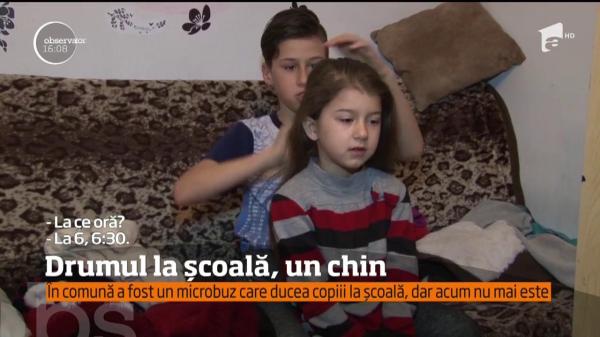 Zilnic, drumul până la școală pentru elevii dintr-un sat dâmboviţean este un chin