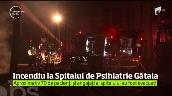 Panică printre bolnavii unui spital din Timiş! Acoperişul unui pavilion de la Spitalul de Psihiatrie Gătaia a luat foc