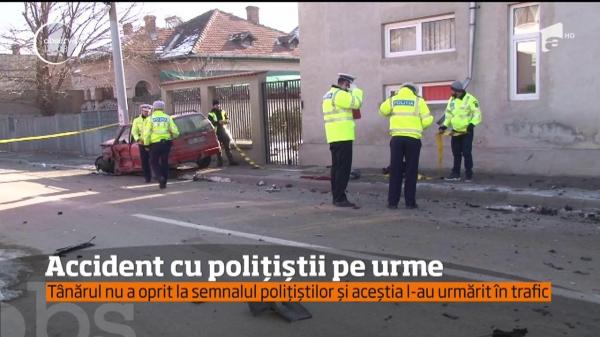 La 18 ani, fără permis de conducere, a intrat cu maşina întro casă, după ce a lovit alt autoturism