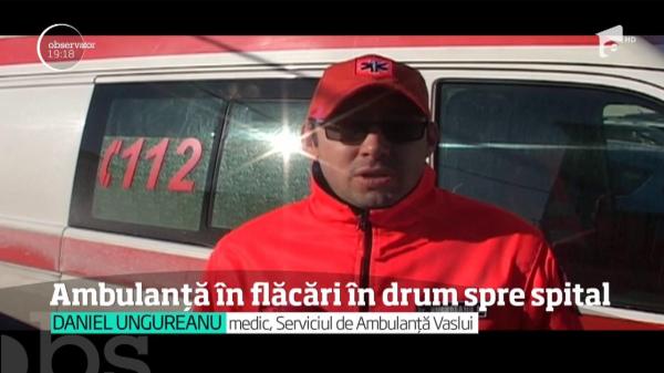 Incident şocant într-o localitate din Vaslui! O ambulanţă care transporta un pacient la spital a luat foc în mers