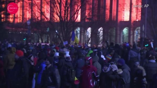 Medic protestatar: "Am ieşit în stradă pentru mine, pentru pacienţii mei!" Reportaj Associated Press la protestele din Bucureşti (VIDEO, GALERIE FOTO)