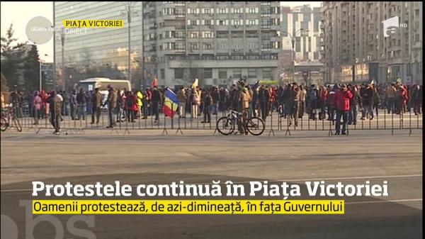 Continuă PROTESTELE! Numărul oamenilor din Piaţa Victoriei, în creștere