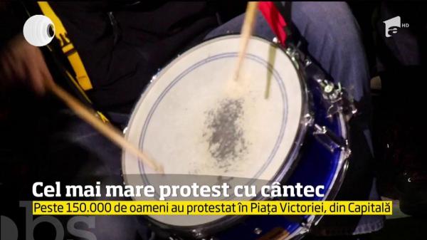 Cel mai mare protest din ultimele trei decenii a avut loc în Capitală. Peste 150 de mii de oameni au cântat imnul