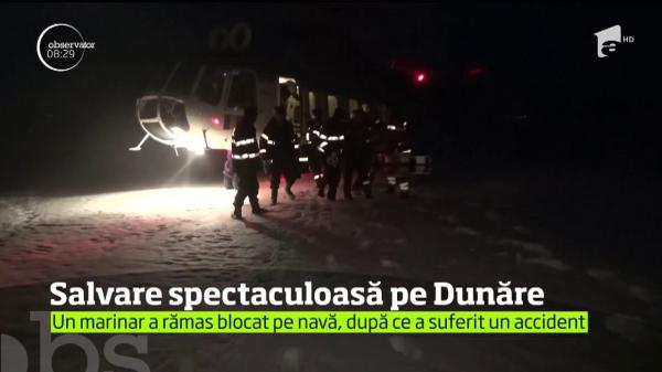 Operaţiune de salvare spectaculoasă pe Dunăre, la Brăila. Un marinar ucrainean a fost salvat de autorităţile române