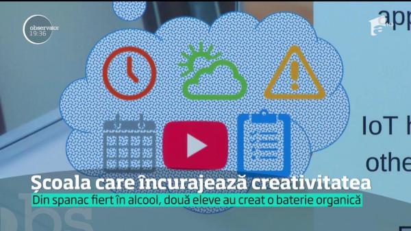 Şcoala care încurajează creativitatea. Un elev şi-a transformat oglinda din baie în smartphone
