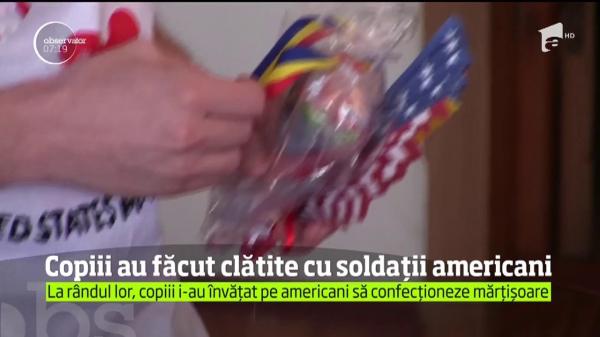 Au mâncat clătite ca la ei acasă! Copiii de la o grădiniţă din Constanţa le-au gătit soldaţilor americani