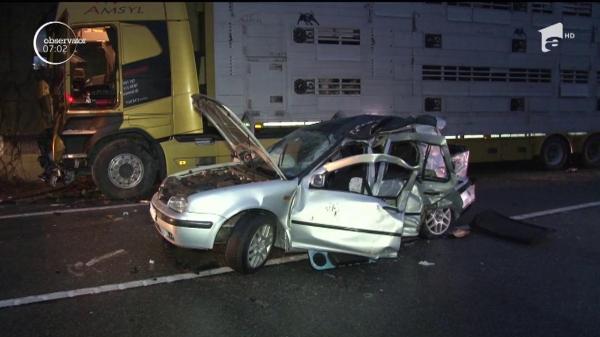 Tragedie în Mehedinţi: O maşină care mergea cu viteză a fost spulberată de un TIR