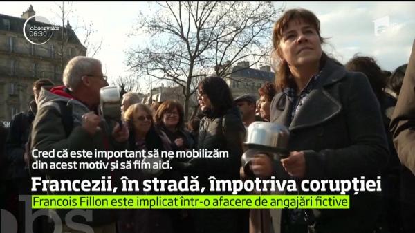 Sute de oameni au ieşit în stradă în Franţa. Ei protestează faţă de candidaţii la prezidenţiale, acuzaţi de corupţie