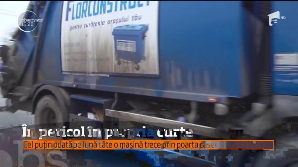 Disperare pentru o familie din Suceava: Cel puţin odată pe lună o maşină intră prin gardul curţii lor