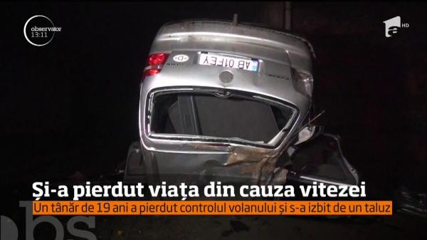 Viteza l-a UCIS! Un tânăr de 19 ani a pierdut controlul volanului și s-a izbit de zidul de susţinere al autostrăzii Orăştie-Sibiu