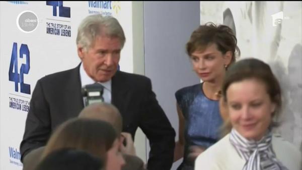 Au apărut şi imaginile. Harrison Ford, la un pas să intre cu avionul de mici dimensiuni pe care-l pilota într-un Boeing!