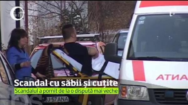 Bătaie cu SĂBII şi CUȚITE, în plină stradă. Două clanuri de interlopi din Gorj şi-au reglat conturile chiar lângă o şcoală