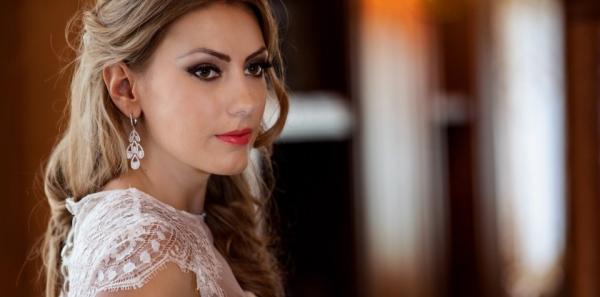 VIDEO: Roxana, tânăra din Vrancea răpusă de CANCER după ce a ales să se sacrifice pentru fiica ei, a fost adusă acasă. Va fi înmormântată în satul natal