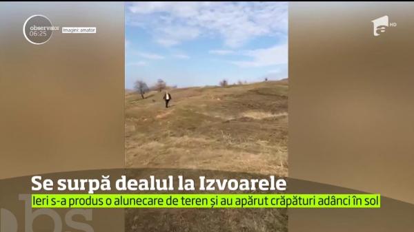 PANICĂ la Izvoarele, din Galaţi. Pământul a început DIN NOU să o ia la vale! (VIDEO)