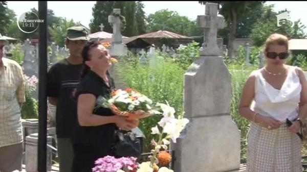 Ultima dorinţă a mamei Mădălinei Manole a fost să fie îngropată lângă fiica ei