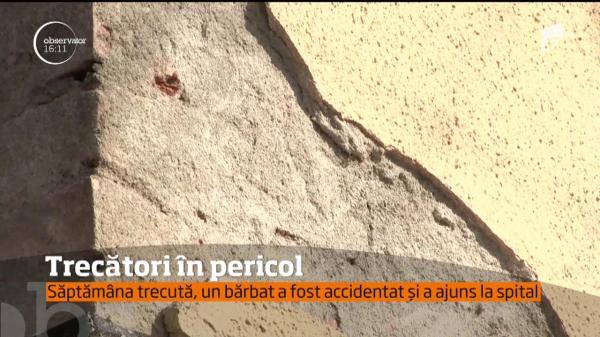 În Centrul Vechi din Timișoara, clădirile nu au mai fost renovate de zeci de ani La orice pas, cei care trec prin zonă, îşi pun viaţa în pericol!