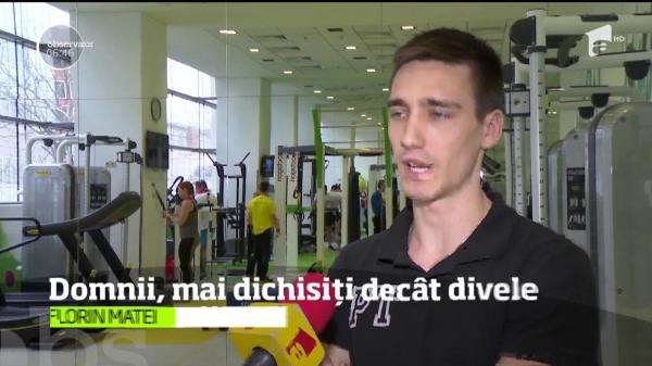 Frumuseţea costă! Românii se uită în oglindă, mai mult decât la bani. Bărbaţii lasă cei mai mulţi bani la salon