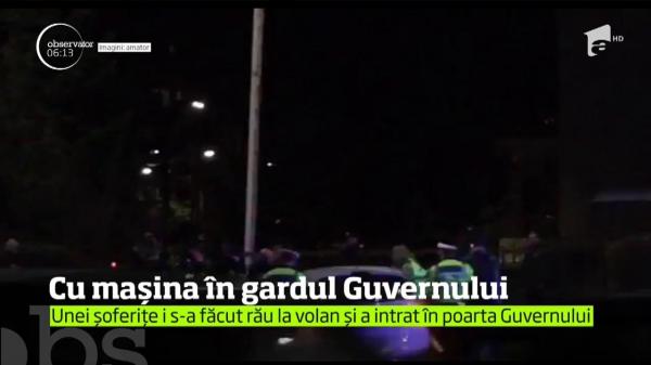 ALERTĂ în Piaţa Victoriei. O şoferiţă s-a oprit cu maşina direct în gardurile Guvernului! (VIDEO)