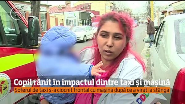 Clipe groaznice pentru un băiat de 7 ani: A ajuns la spital, după ce taxiul, în care se afla cu mama şi fratele său, a lovit o altă maşină