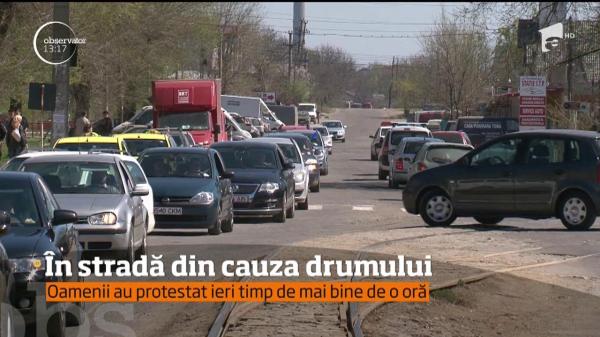 SEMNALUL DE ALARMĂ tras de şoferii din Iaşi, care au protestat din nou împotriva gropilor din drum
