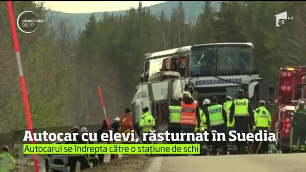 SCENE CUTREMURĂTOARE, după ce un autocar plin de elevi s-a răsturnat! Trei persoane şi-au pierdut viaţa, alte zeci au fost rănite