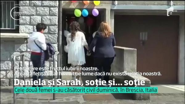 O româncă lesbiană s-a căsătorit cu iubita sa, o italiancă! Cele două au deja o fetiţă împreună!