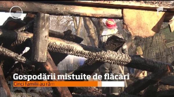 În Bacău, e căutat un bărbat suspectat că ar fi dat foc grajdului unor vecini. Au ars însă cinci gospodării!
