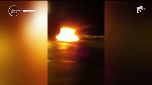 Dumnezeu beţivilor există! Un şofer şi prietenii lui, toți băuți, au scăpat ca prin minune după ce maşina în care erau a luat foc