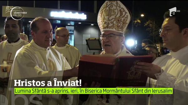 Lumina Sfântă s-a aprins ieri în toate bisericile din România. Credincioşii au aşteptat emoţionaţi să ia lumina de Paşte