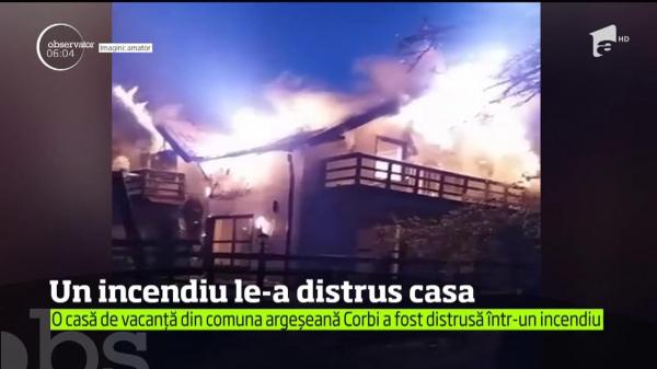 INCENDIU VIOLENT, în Argeş. O casă de vacanță a fost mistuită de flăcări (VIDEO)