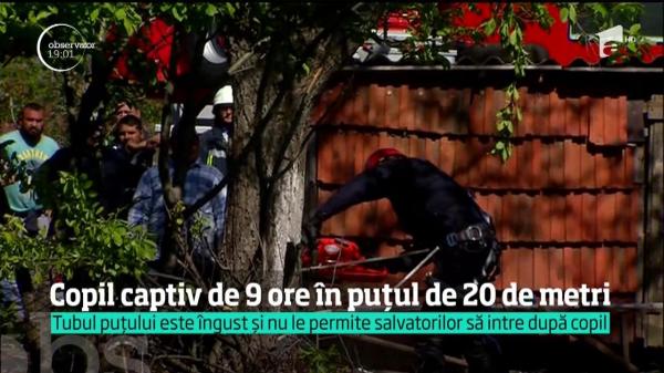 Copil captiv de nouă ore într-un puț de 20 de metri! Ca să îl ţină în viaţă, pompierii i-au pompat oxigen şi aer cald