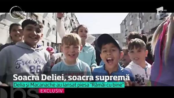 Videoclipul piesei "Rămâi cu bine", naşte discuţii! Soacra Deliei interpretează rolul principal în clip