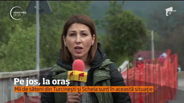 RUPŢI DE LUME, după ce s-a rupt podul. Locuitorii unei comune din Gorj merg şi 9 km pe jos, pentru o pâine