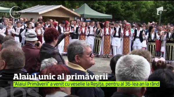 Explozie de culoare și voie-bună la Reşiţa. Sute de artişti participă la Festivalul ''Alaiul Primăverii''