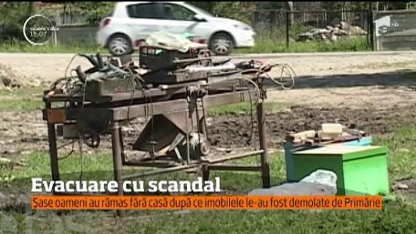 Disperare maximă la Gorj! Un bărbat a vrut să-și dea foc când a văzut că i se dărâmă casa