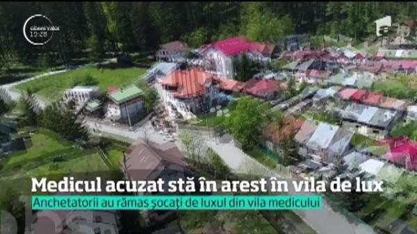 Şi anchetatorii au rămas cu gura căscată! Doctorul acuzat că a luat mită peste două milioane de euro e arestat la domiciliu într-o vilă de lux!