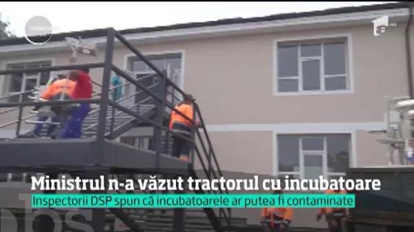 Incubatoare pentru nou născuţi cărate cu tractorul de la Salubritate. Ministerul nu are încă o reacţie oficială