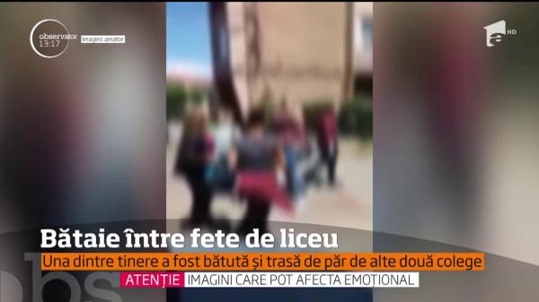 Imagini revoltătoare la Orăştie! Elevă batjocorită de colegele ei, chiar lângă liceu. Incidentul violent a pornit din cauza balului de final de an (VIDEO)