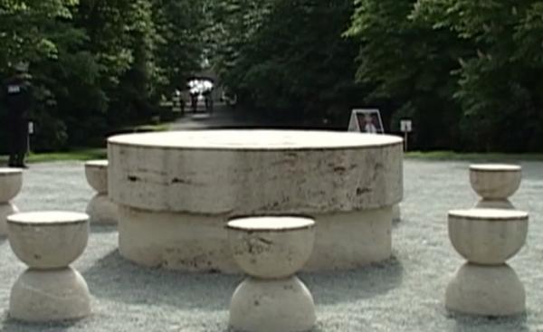 Un turist din Republica Moldova a fost sancționat pentru că a atins Poarta Sărutului