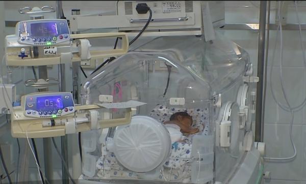 O româncă ȘI-A PLĂTIT SORA ca să-i aducă pe lume un copil, cu soțul ei! GEMENELE ROMÂNCE au șocat SPANIA!