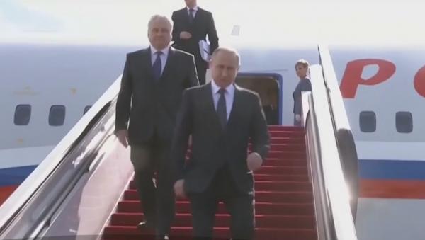 Prima întâlnire oficială Macron - Putin. Preşedintele rus este aşteptat la o expoziţie de la Palatul Versailles