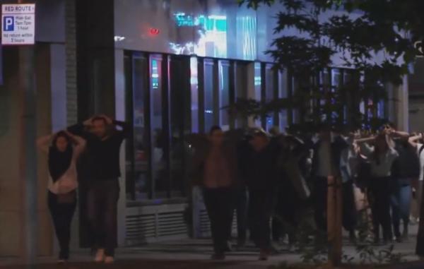 Filmul celor 8 MINUTE DE TEROARE. Trei indivizi au provocat o baie de sânge în centrul Londrei