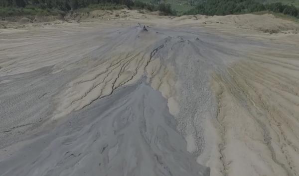 Un loc parcă rupt din Lună: Vulcanii Noroioși