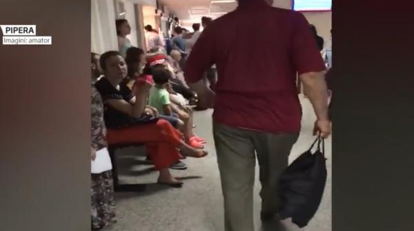 Aglomerație mare la Direcția pentru Pașapoarte. Părinții, obligaţi să-şi ţină pruncii în căldură, pe culoare înguste