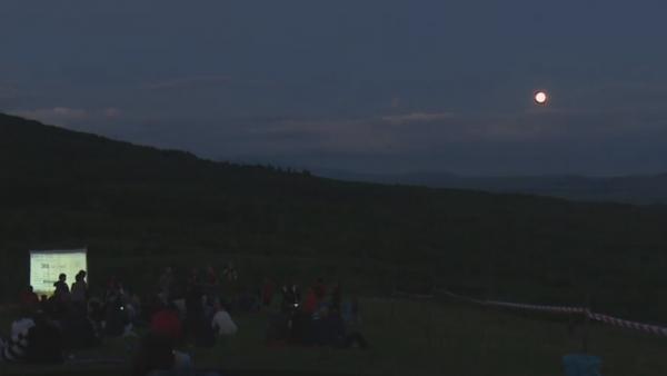 Bistriţenii au vrut să vadă ce se ascunde dincolo de nori! Sute de pasionaţi de astronomie şi-au dat întâlnire la Star Party