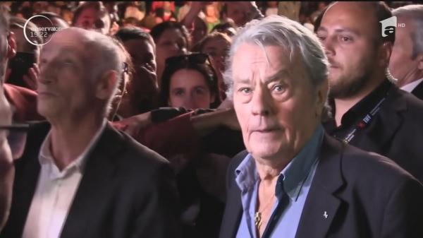 Actorul Alain Delon le-a fermecat pe românce şi a făcut senzaţie pe covorul roşu, la TIFF